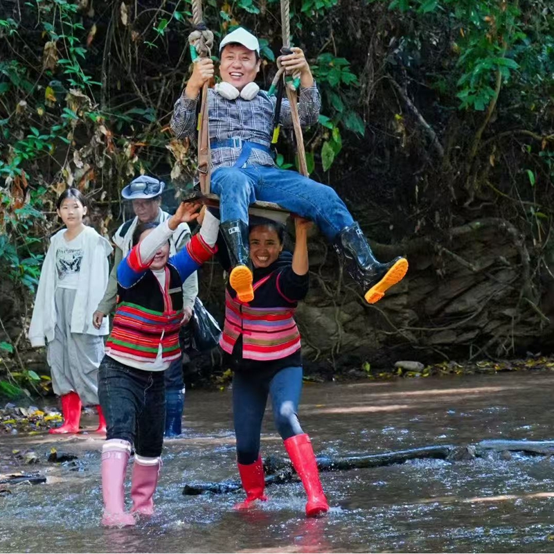 么卓5人自驾抵达独立团